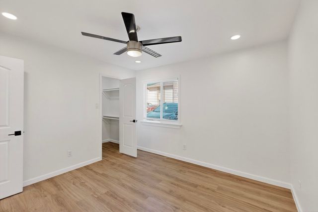 5731 Harvest Hill Road 1044, Dallas, TX 75230