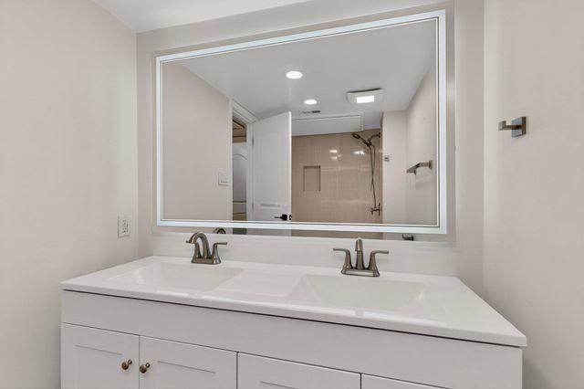 5731 Harvest Hill Road 1044, Dallas, TX 75230