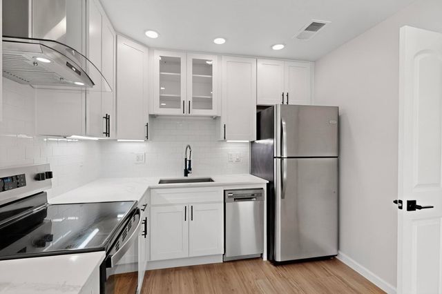 5731 Harvest Hill Road 1044, Dallas, TX 75230