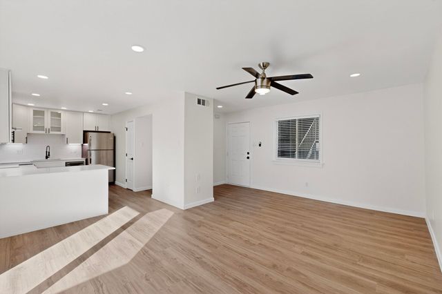 5731 Harvest Hill Road 1044, Dallas, TX 75230