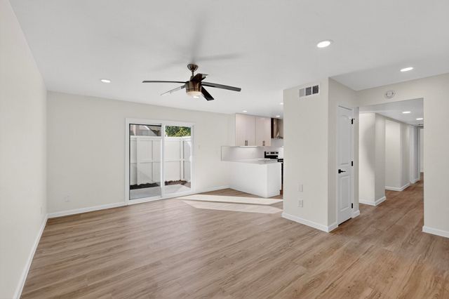 5731 Harvest Hill Road 1044, Dallas, TX 75230