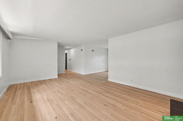 11418 Pierce Street, Omaha, NE 68144