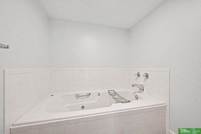 11418 Pierce Street, Omaha, NE 68144