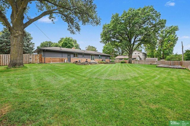 11418 Pierce Street, Omaha, NE 68144