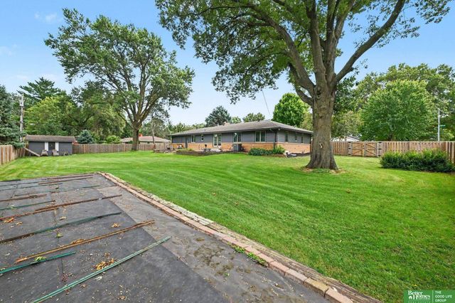 11418 Pierce Street, Omaha, NE 68144