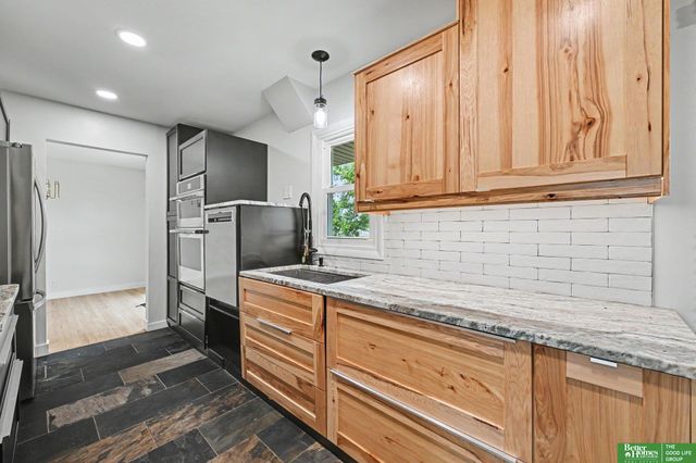 11418 Pierce Street, Omaha, NE 68144