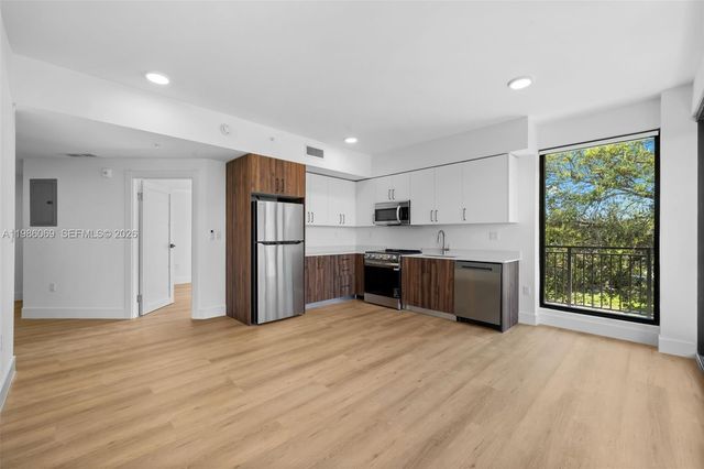 2479 NE 192nd St 205, Miami, FL 33180