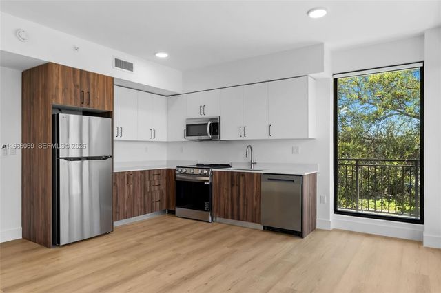 2479 NE 192nd St 205, Miami, FL 33180