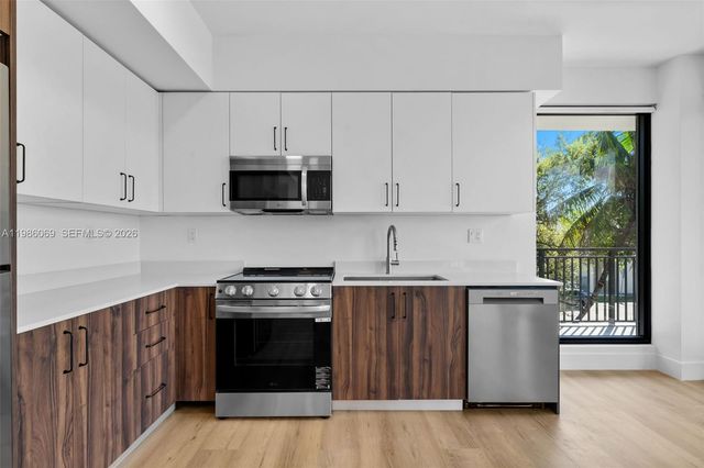 2479 NE 192nd St 205, Miami, FL 33180