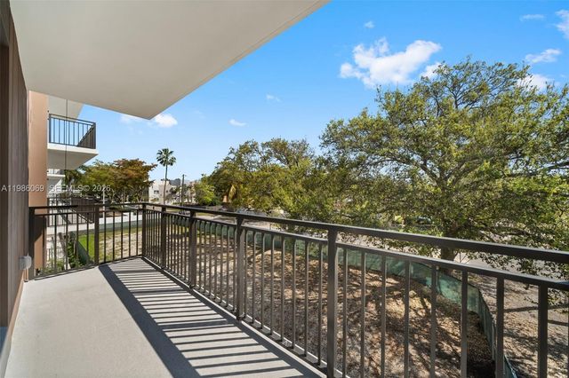 2479 NE 192nd St 205, Miami, FL 33180