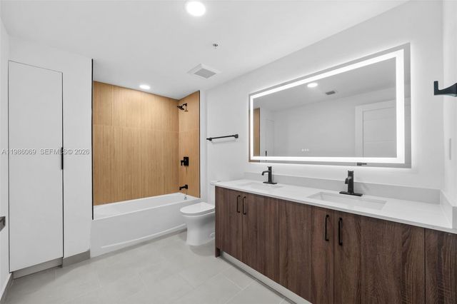 2479 NE 192nd St 205, Miami, FL 33180