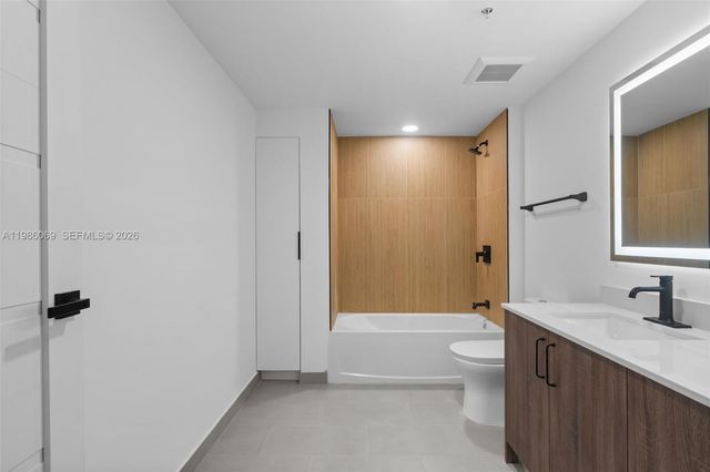 2479 NE 192nd St 205, Miami, FL 33180