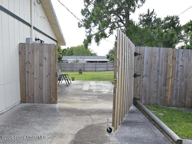 1018 Colonnade Avenue SE, Palm Bay, FL 32909