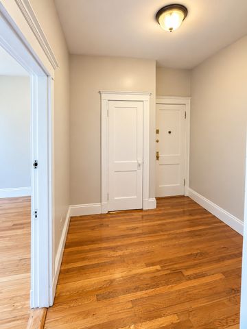 1560 Commonwealth Ave 4, Boston, MA 02135