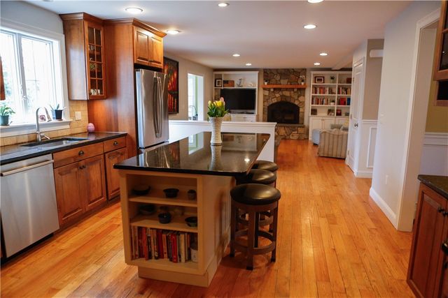 87 Woodward Ave Avenue, Narragansett, RI 02882