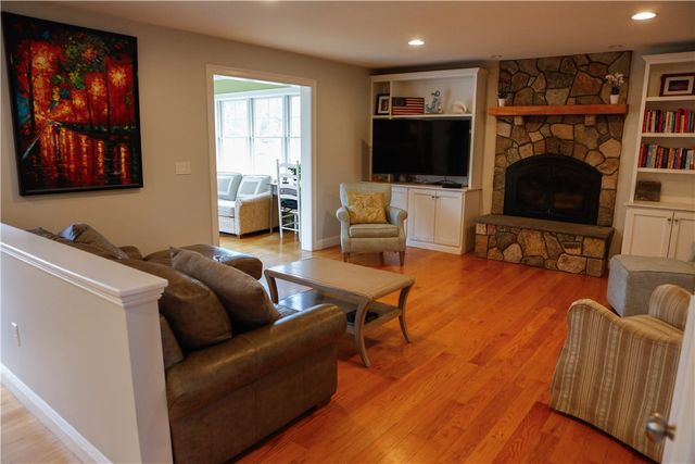 87 Woodward Ave Avenue, Narragansett, RI 02882