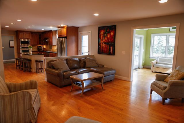 87 Woodward Ave Avenue, Narragansett, RI 02882