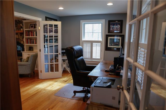 87 Woodward Ave Avenue, Narragansett, RI 02882