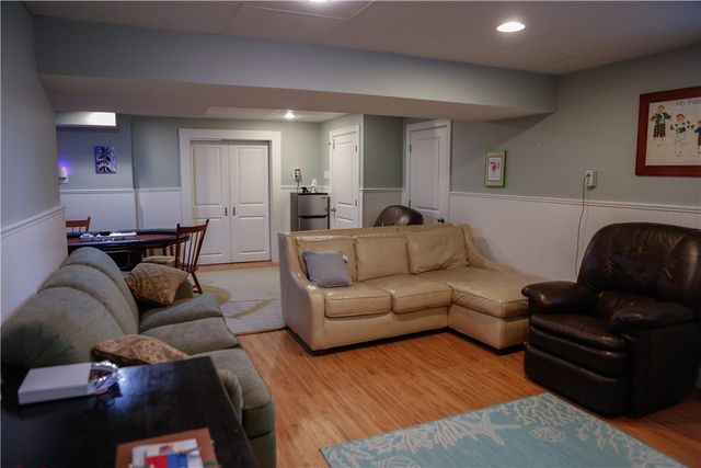 87 Woodward Ave Avenue, Narragansett, RI 02882