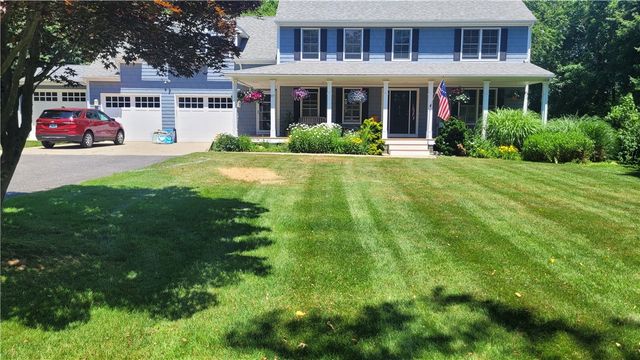 87 Woodward Ave Avenue, Narragansett, RI 02882