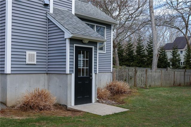 87 Woodward Ave Avenue, Narragansett, RI 02882
