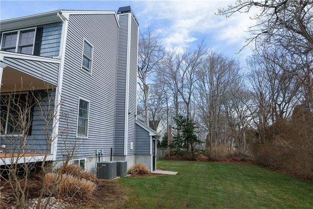 87 Woodward Ave Avenue, Narragansett, RI 02882