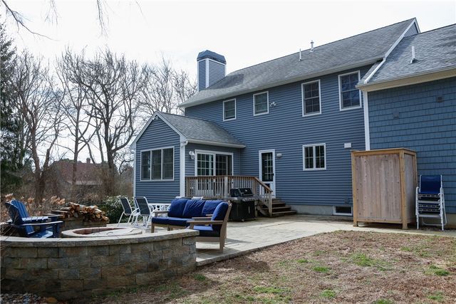 87 Woodward Ave Avenue, Narragansett, RI 02882