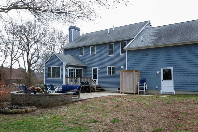 87 Woodward Ave Avenue, Narragansett, RI 02882