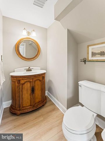 561 UHLER AVE, Burlington, NJ 08016