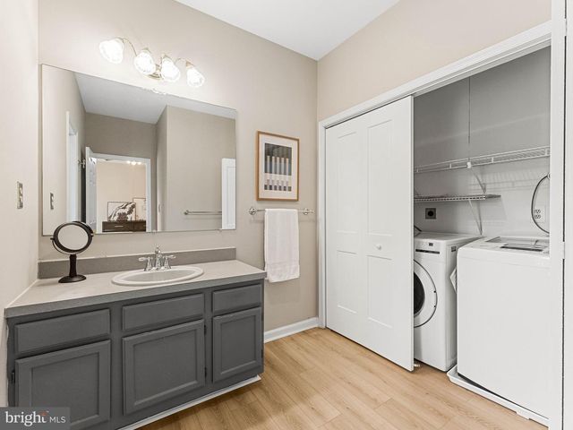 561 UHLER AVE, Burlington, NJ 08016