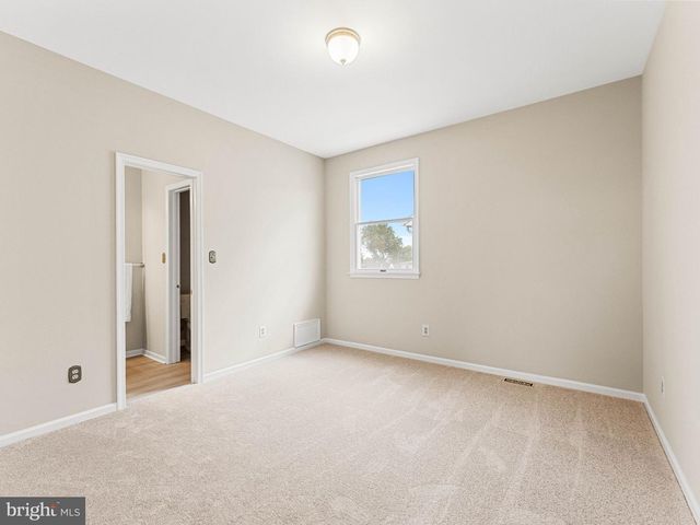 561 UHLER AVE, Burlington, NJ 08016
