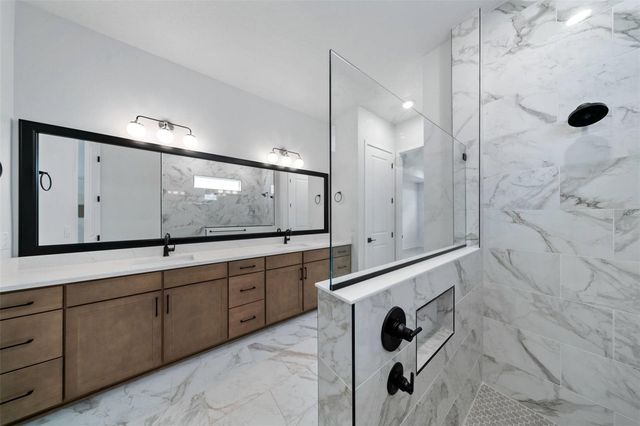 3711 W DE LEON STREET, Tampa, FL 33609