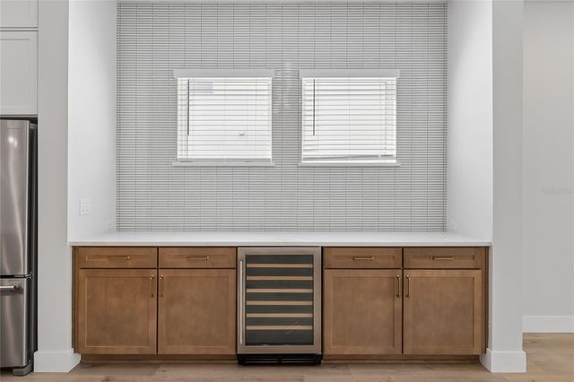 3711 W DE LEON STREET, Tampa, FL 33609