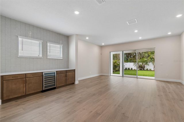 3711 W DE LEON STREET, Tampa, FL 33609