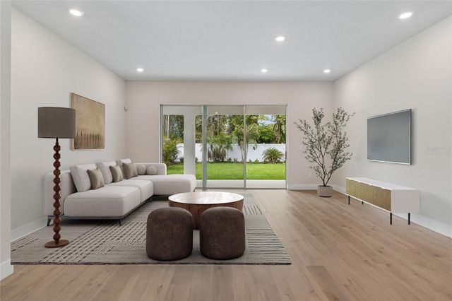 3711 W DE LEON STREET, Tampa, FL 33609