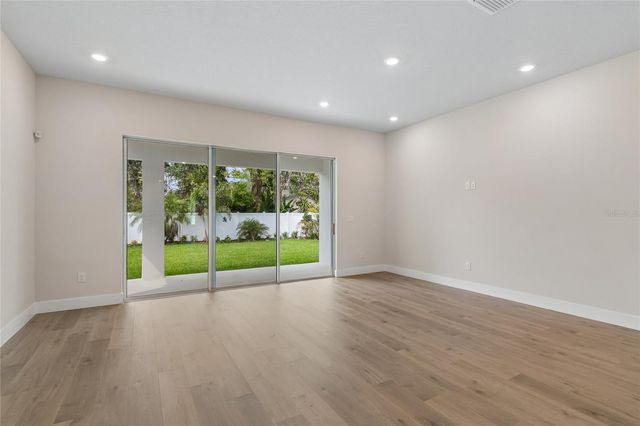 3711 W DE LEON STREET, Tampa, FL 33609