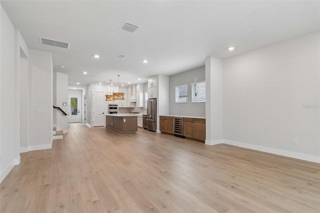 3711 W DE LEON STREET, Tampa, FL 33609