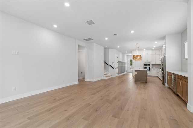 3711 W DE LEON STREET, Tampa, FL 33609