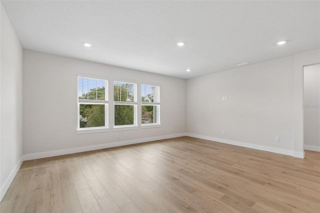 3711 W DE LEON STREET, Tampa, FL 33609