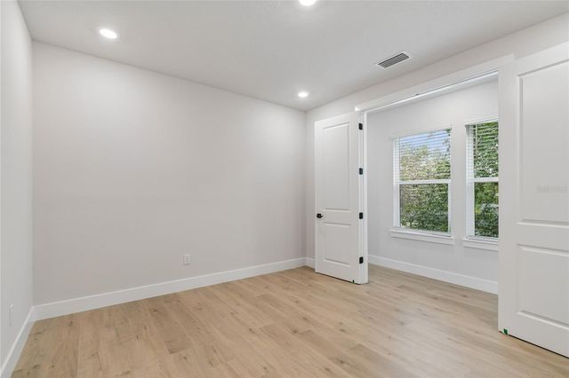 3711 W DE LEON STREET, Tampa, FL 33609