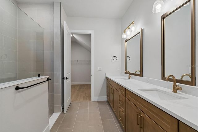 3711 W DE LEON STREET, Tampa, FL 33609