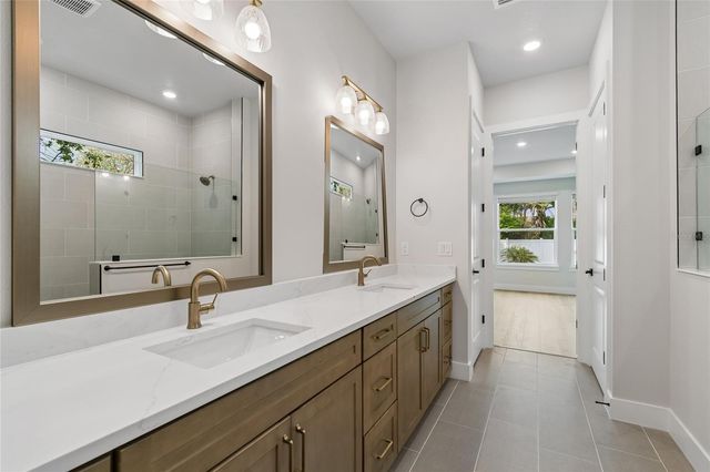 3711 W DE LEON STREET, Tampa, FL 33609