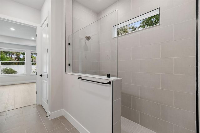 3711 W DE LEON STREET, Tampa, FL 33609