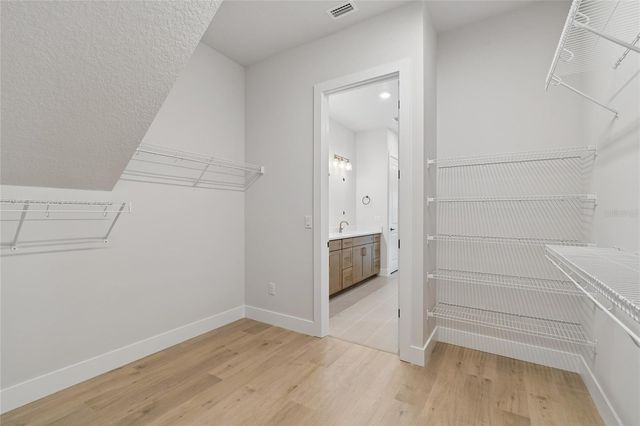 3711 W DE LEON STREET, Tampa, FL 33609