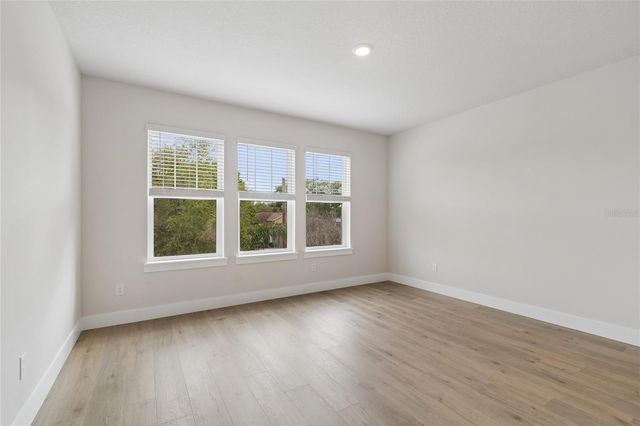 3711 W DE LEON STREET, Tampa, FL 33609