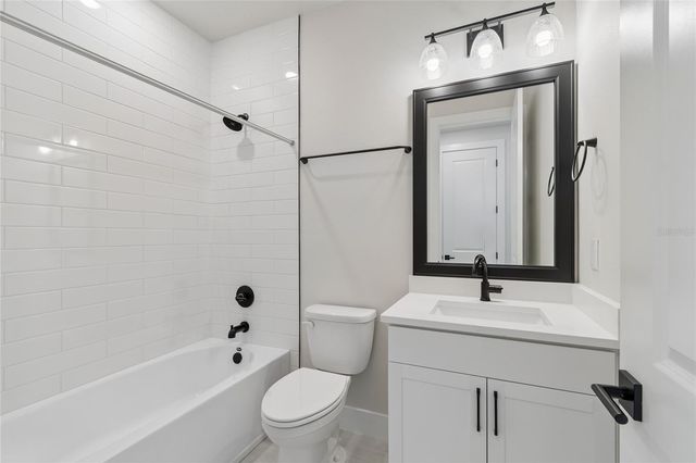 3711 W DE LEON STREET, Tampa, FL 33609