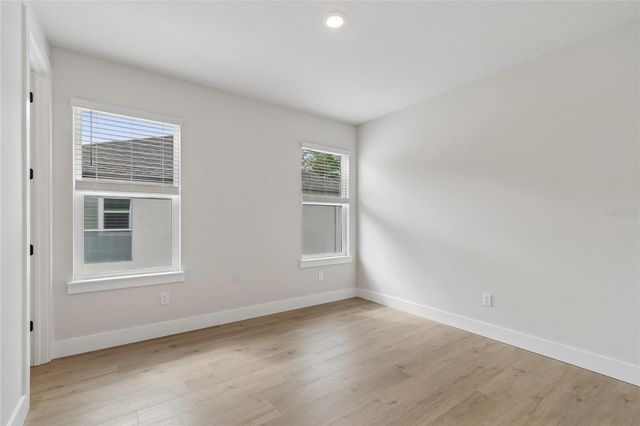 3711 W DE LEON STREET, Tampa, FL 33609