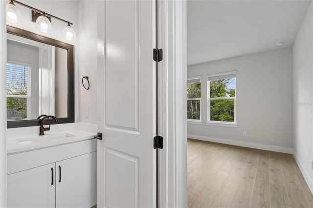 3711 W DE LEON STREET, Tampa, FL 33609