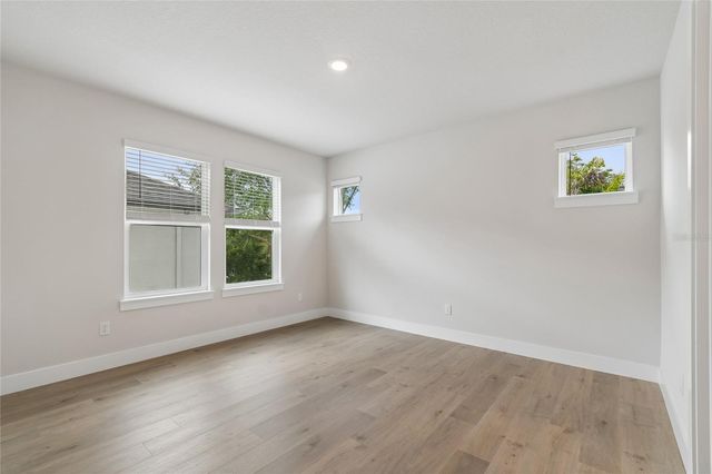 3711 W DE LEON STREET, Tampa, FL 33609