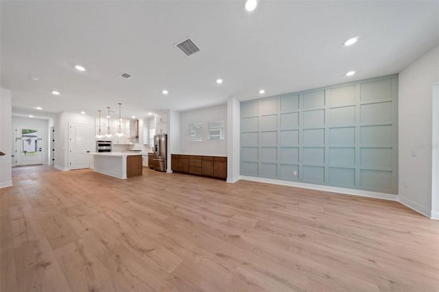 3711 W DE LEON STREET, Tampa, FL 33609